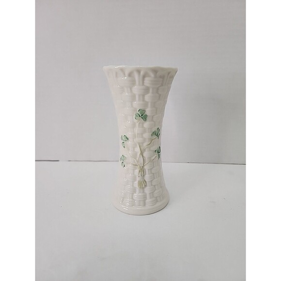 Belleek Colleen Vase Basket Weave Pattern Shamrocks 5.5" Millennium 2000 Vintage - Picture 1 of 11